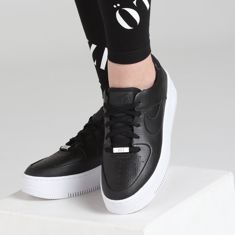 πΈ NIKE AIR FORCE 1 Sage Low Sneakers Shoes Black - Picture 9 of 10